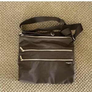 Baggallini Crossbody Bag in Brown Spacious Purse 12” x 10”